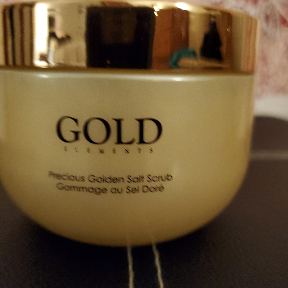 Golden Salt Scrub Precious